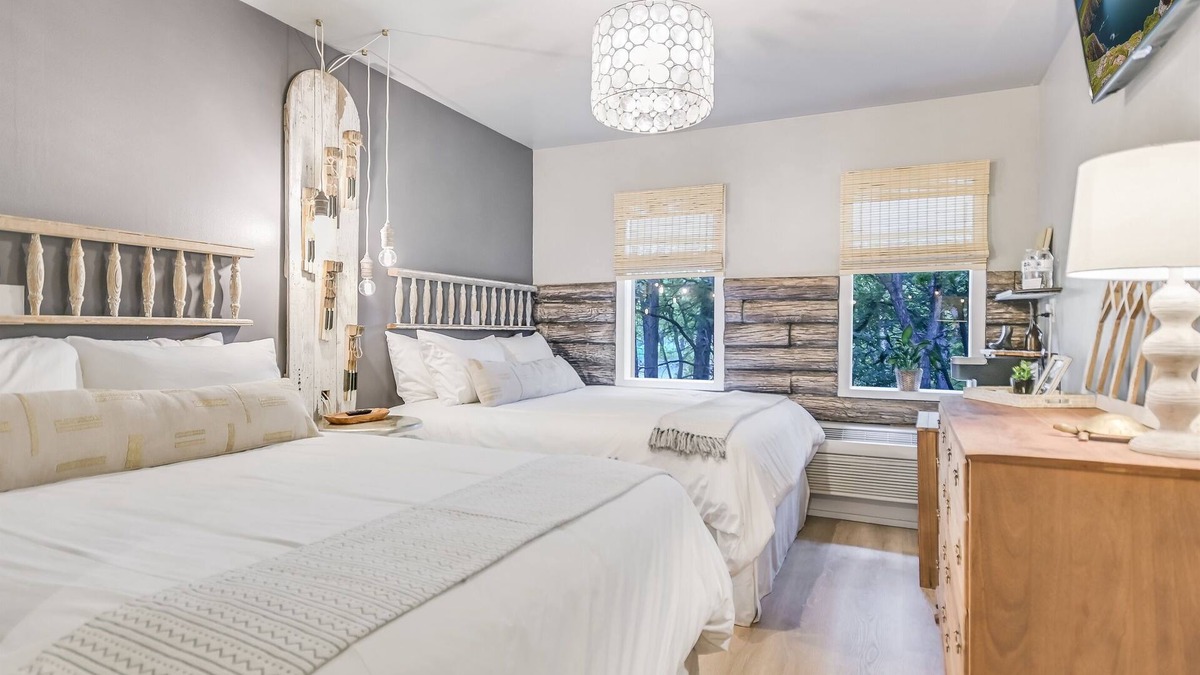 Wimberley Cabin | Cabins on the Square: Tranquility Suite #2