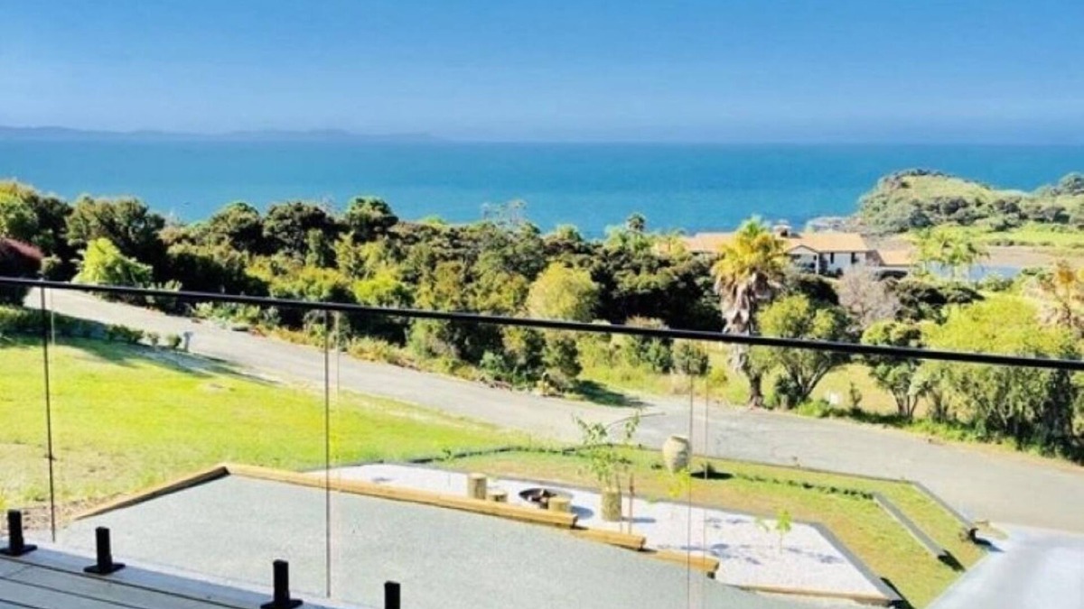 Cable Bay House | Cablecrest - 2 Master Suites and Grand Views