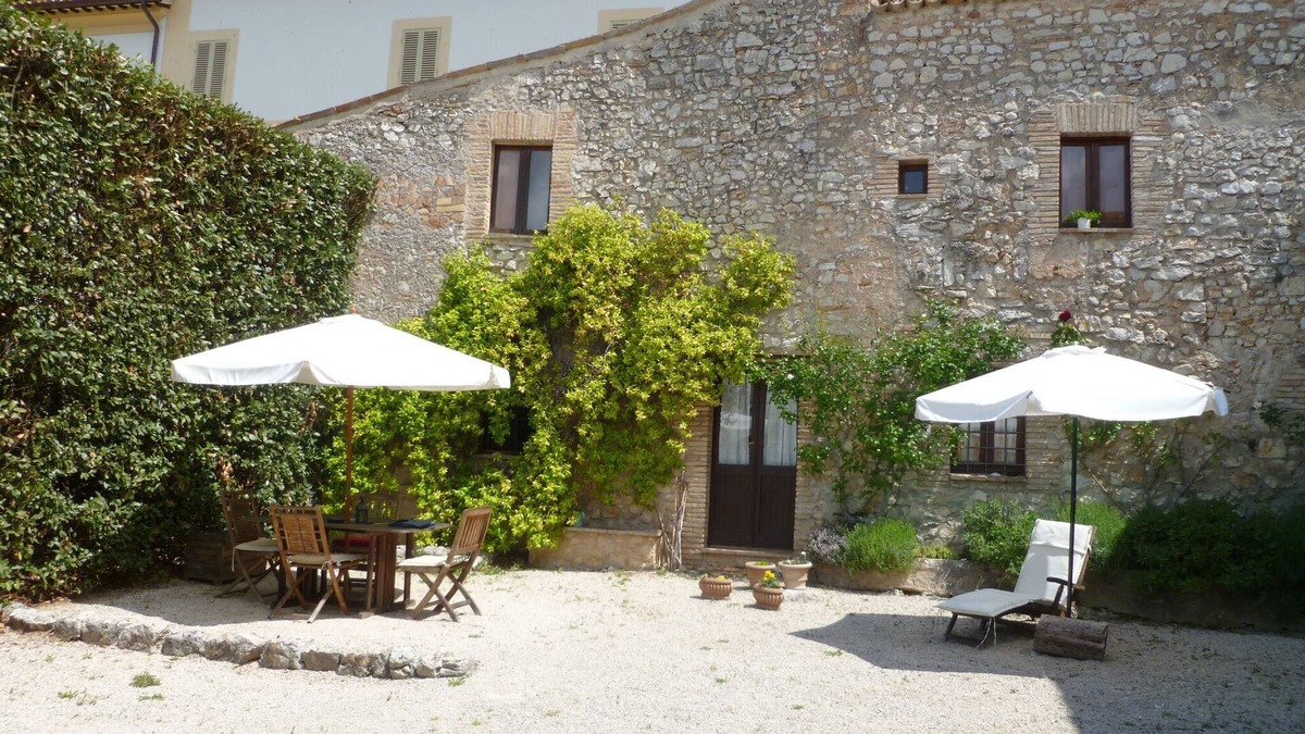 Spoleto Apartment | Cacciarella elegant and independent holiday apartment to rent 2+2 pax