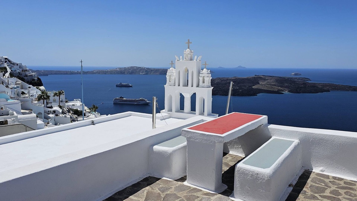 Firostefani House | Cactus cave house on the caldera