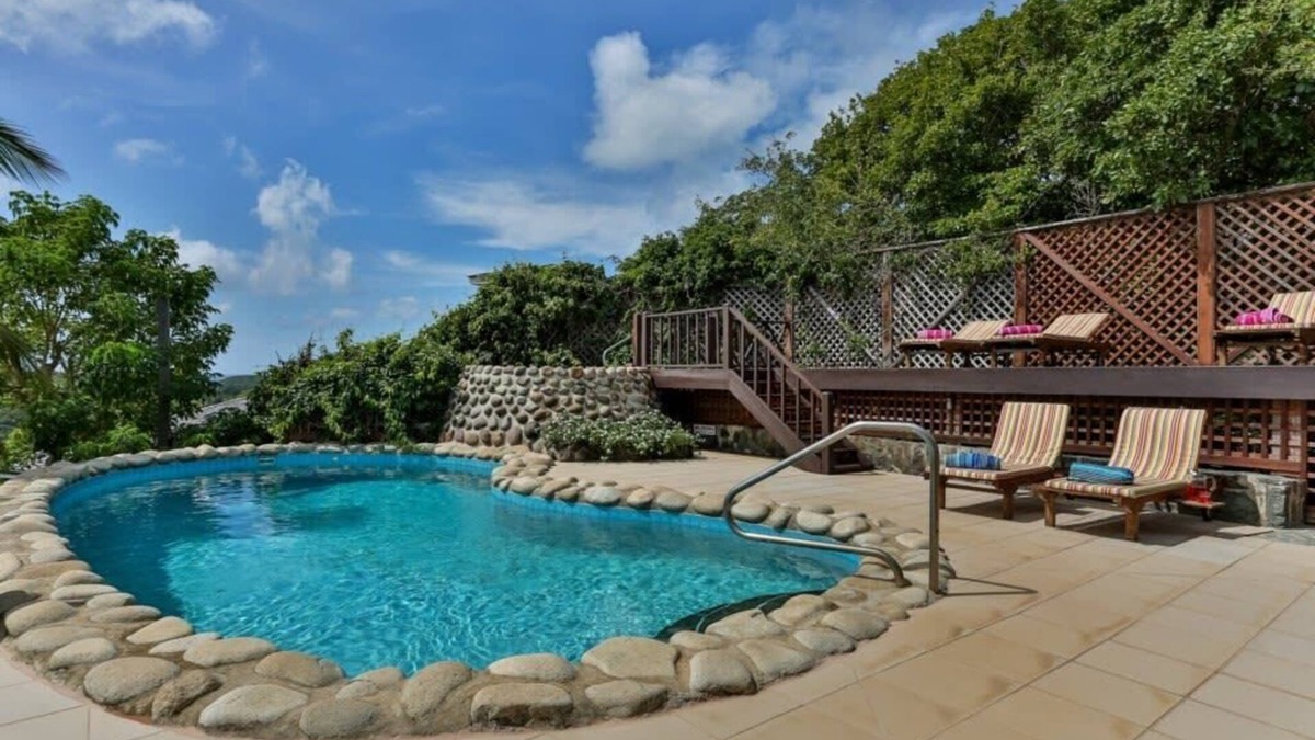 Gate Park Villa | Cadasse 1BR in Windward Hills by Personal Villas - Pool Deck, Wonderful Gardens