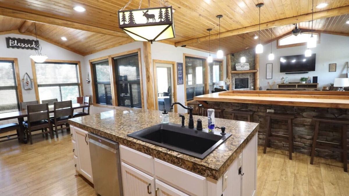 Amity House | Caddo Riverside Retreat
