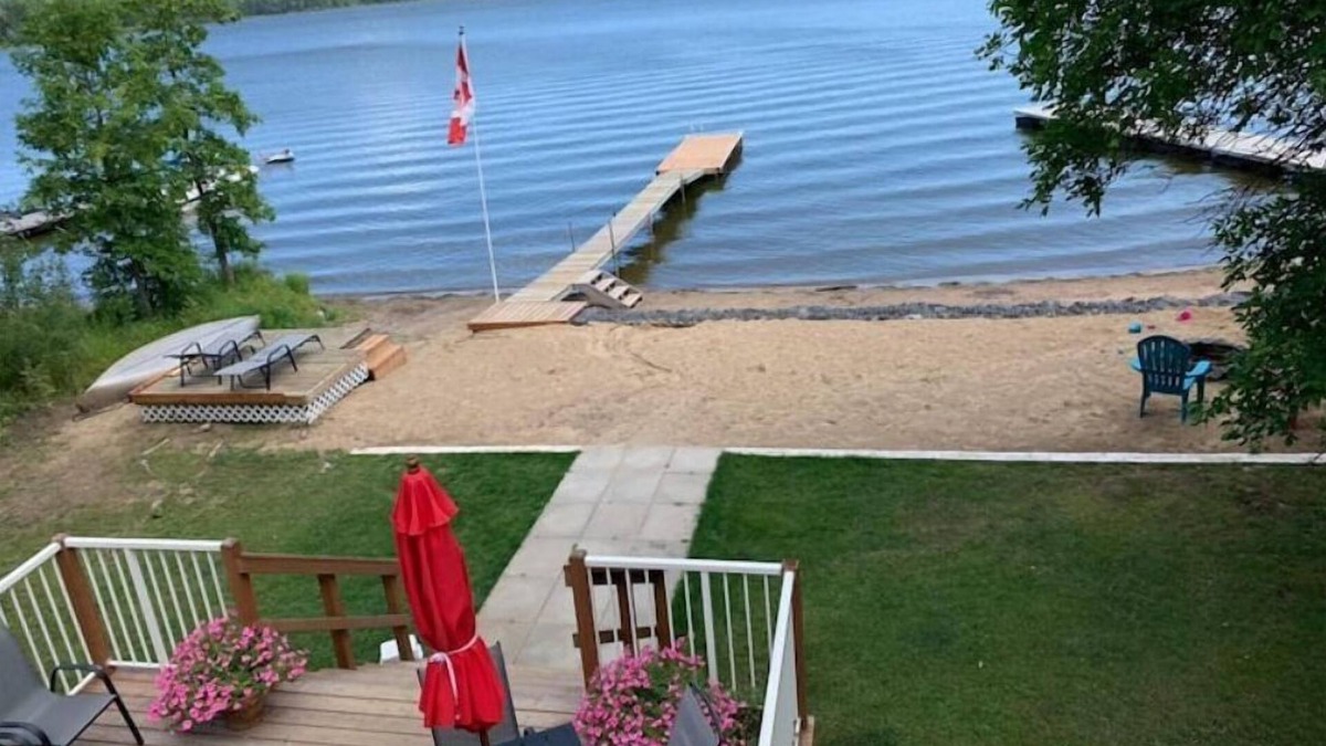 Whiteshell Cottage | Caddy Lake Beach House - Waterfront Beach Access!