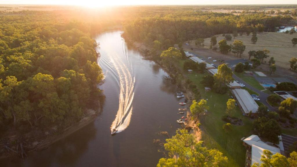 Moama Hotel | Cadell On The Murray Motel