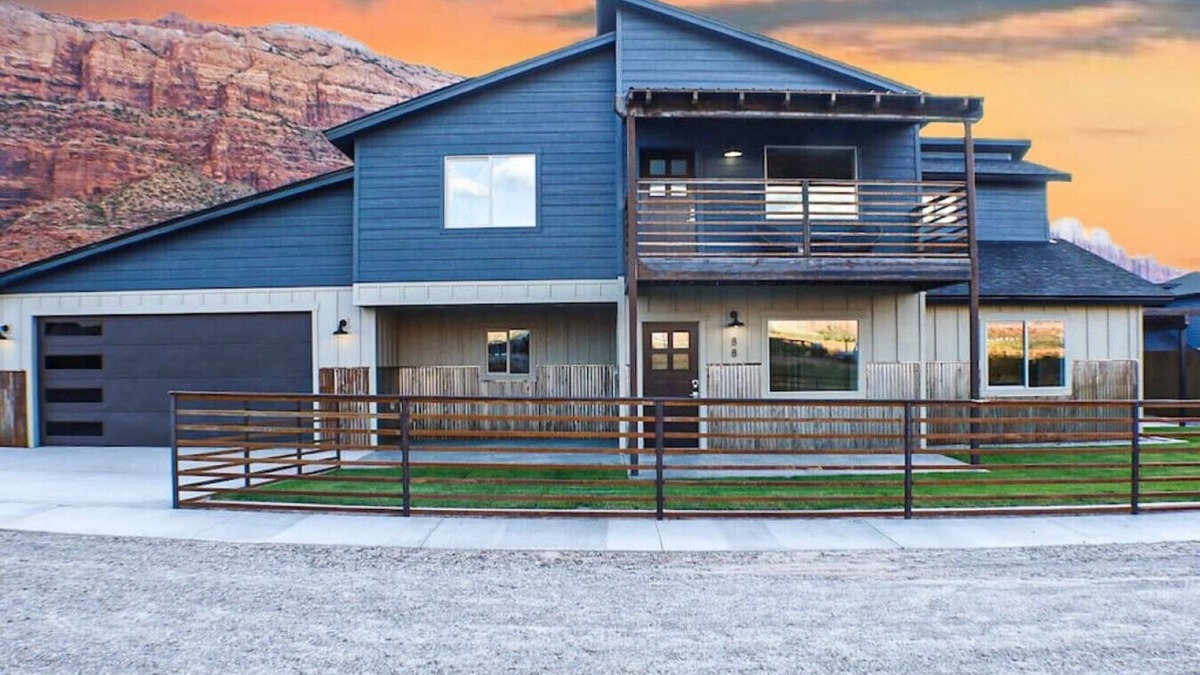 Moab South Valley House | "Cadillac Desert" Moab