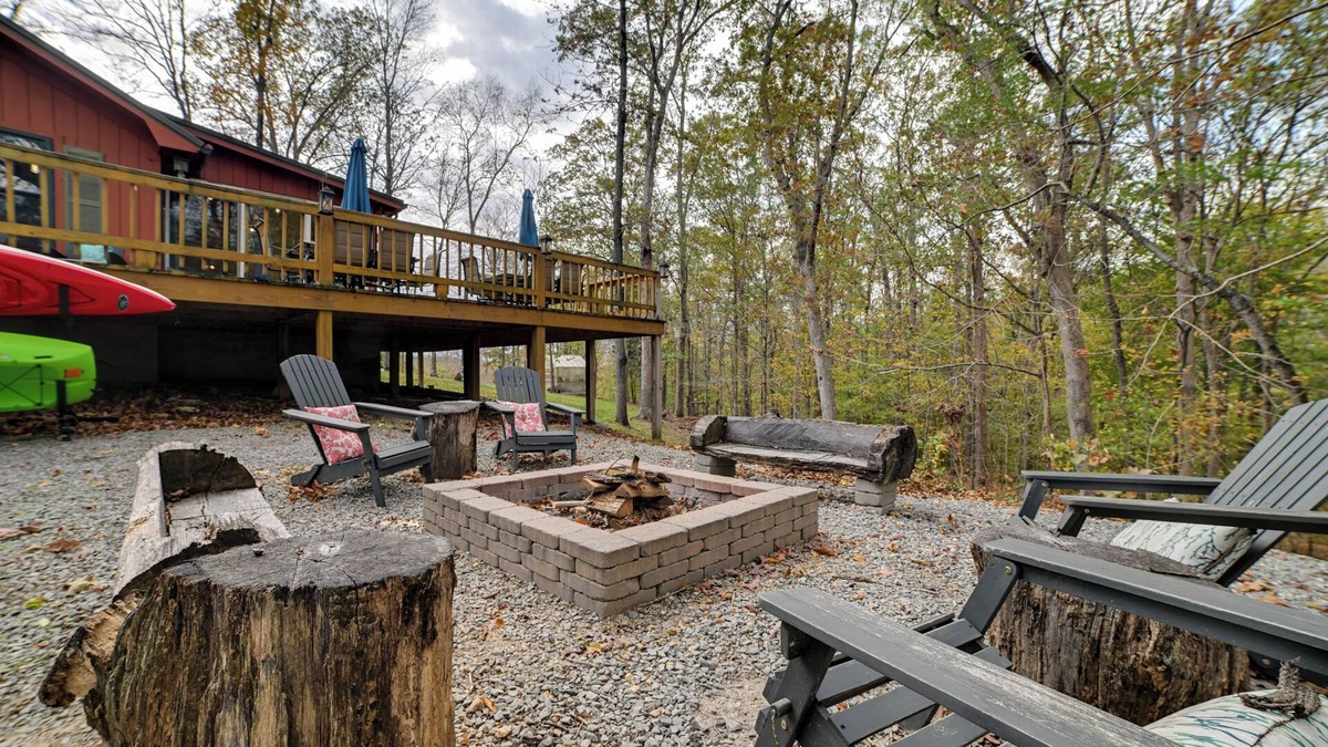 Cadiz House | Cadiz Vacation Home w/Deck: Walk to Lake Barkley