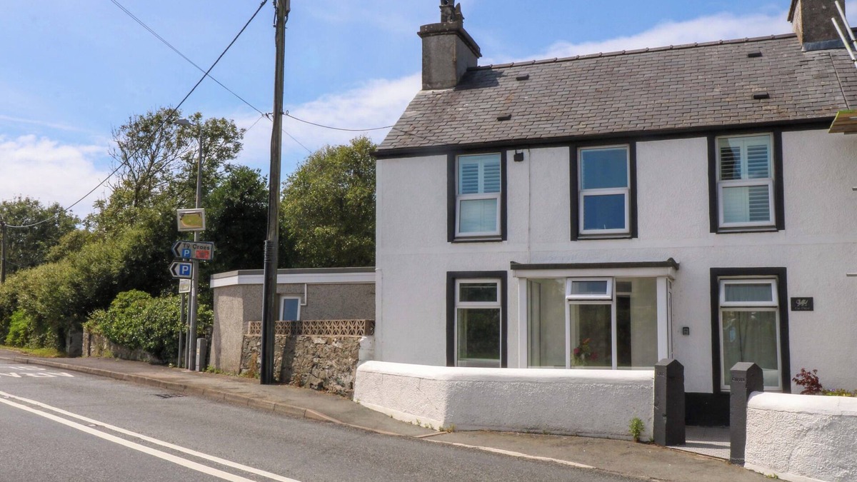 Llanfaelog Cottage | CAE GWYN, character holiday cottage in Llanfaelog