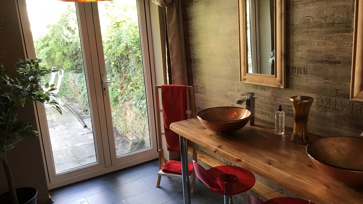 Riverside Apartment | Caernarfon Suite at Inn Cardiff