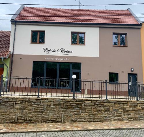 Kuzelov House | Café de la Crème