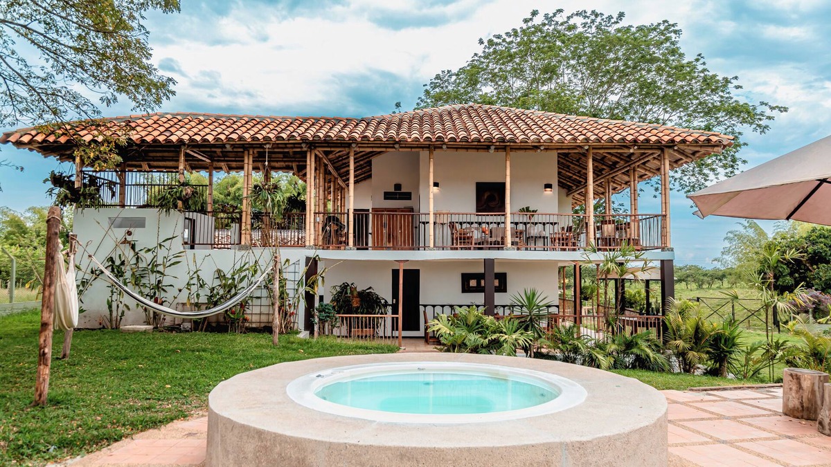 Montenegro Villa | CafeCasas Finca Boutique: Jacuzzi and Parque del Cafe