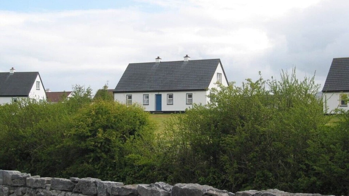 Ballyvaughan Cottage | Caher Cottage in a lovely costal Wild Atlantic Way village has mountain views !