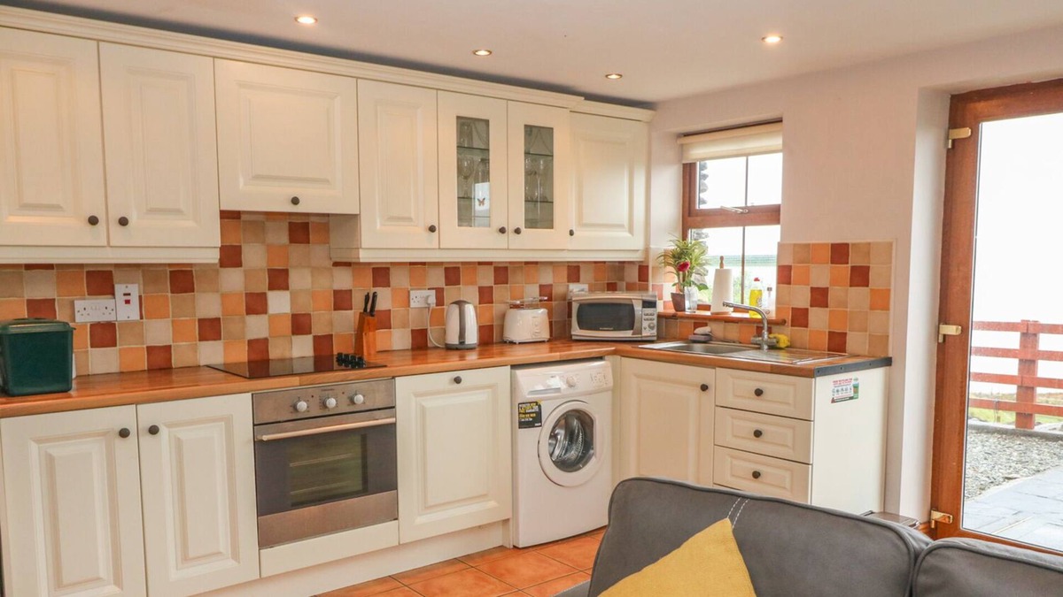 Caherkeen Cottage | CAHIRKEEN COTTAGE, pet friendly in Allihies, County Cork