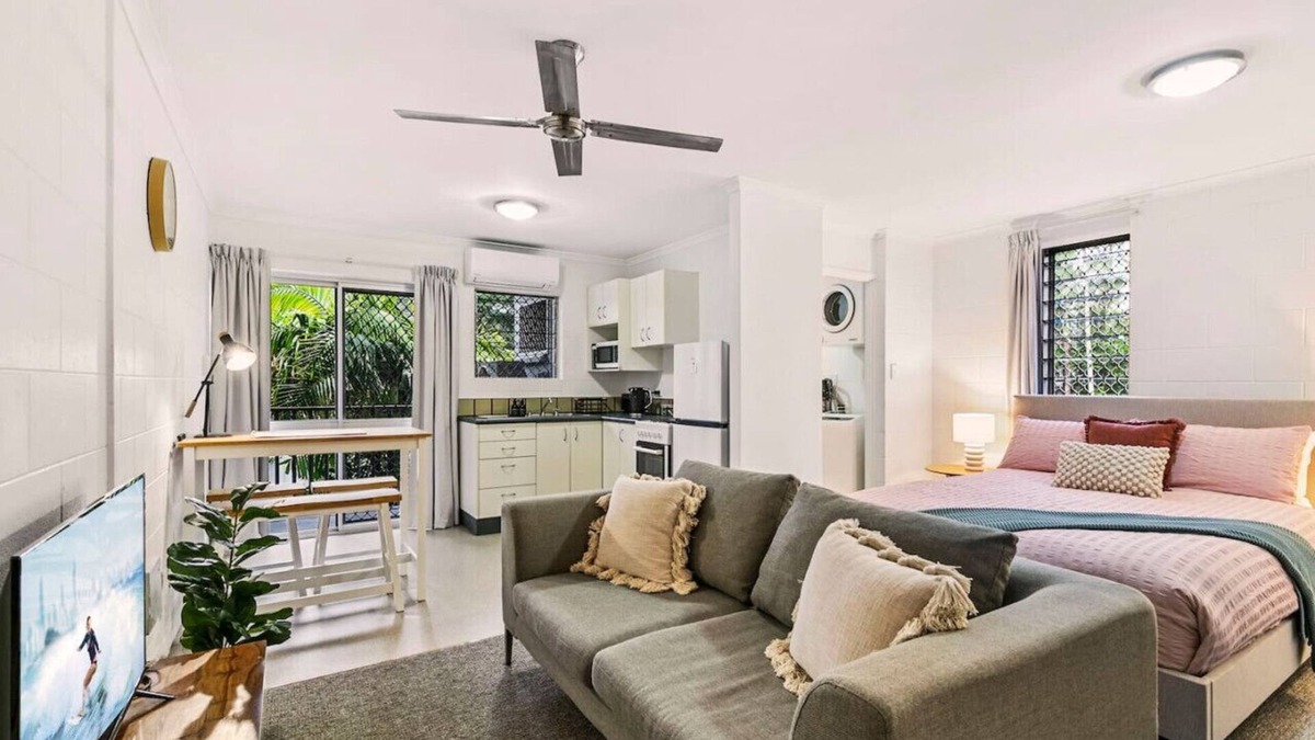 Edge Hill Apartment | Cairns Retro Studio Charm in Edge Hill