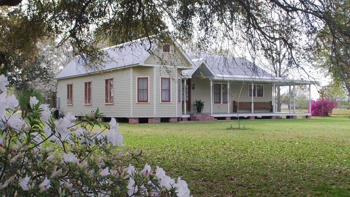 St. Martinville House | CAJUN HOSPITALITY - LA PETITE VOIE DE ST. THERESE