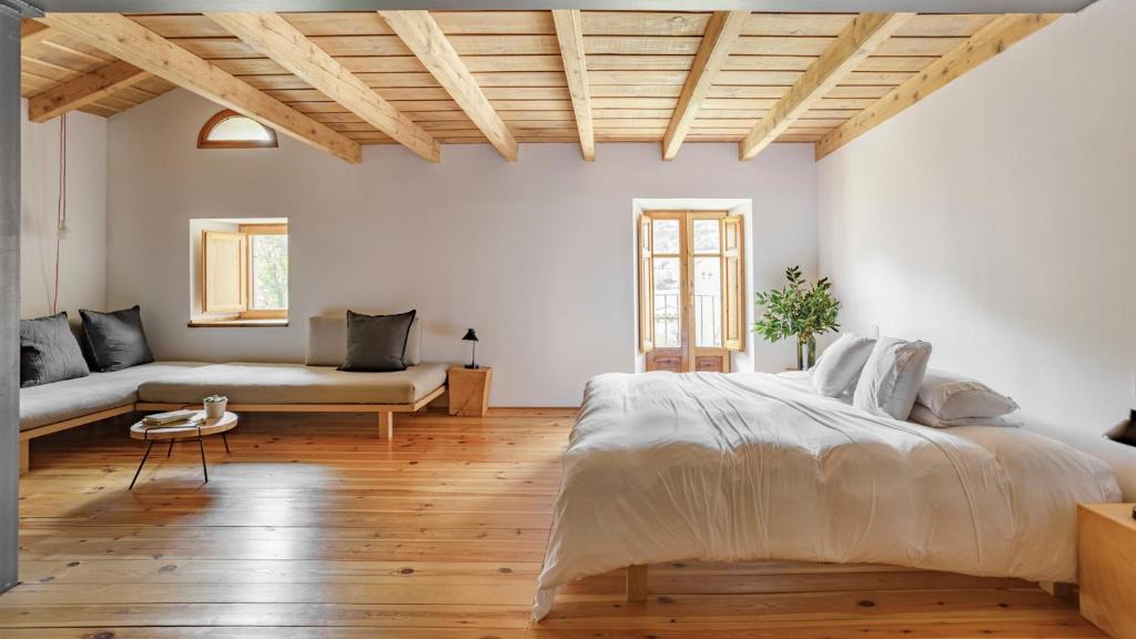 Montella House | Cal Calsot Casa Rural "Adults Only"