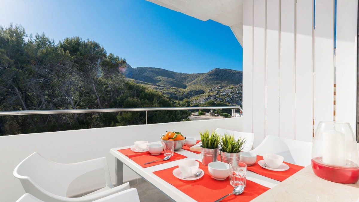 Cala San Vicente House | CALA CLARA - Apartment with terrace in Cala Sant Vicenç. Free WiFi