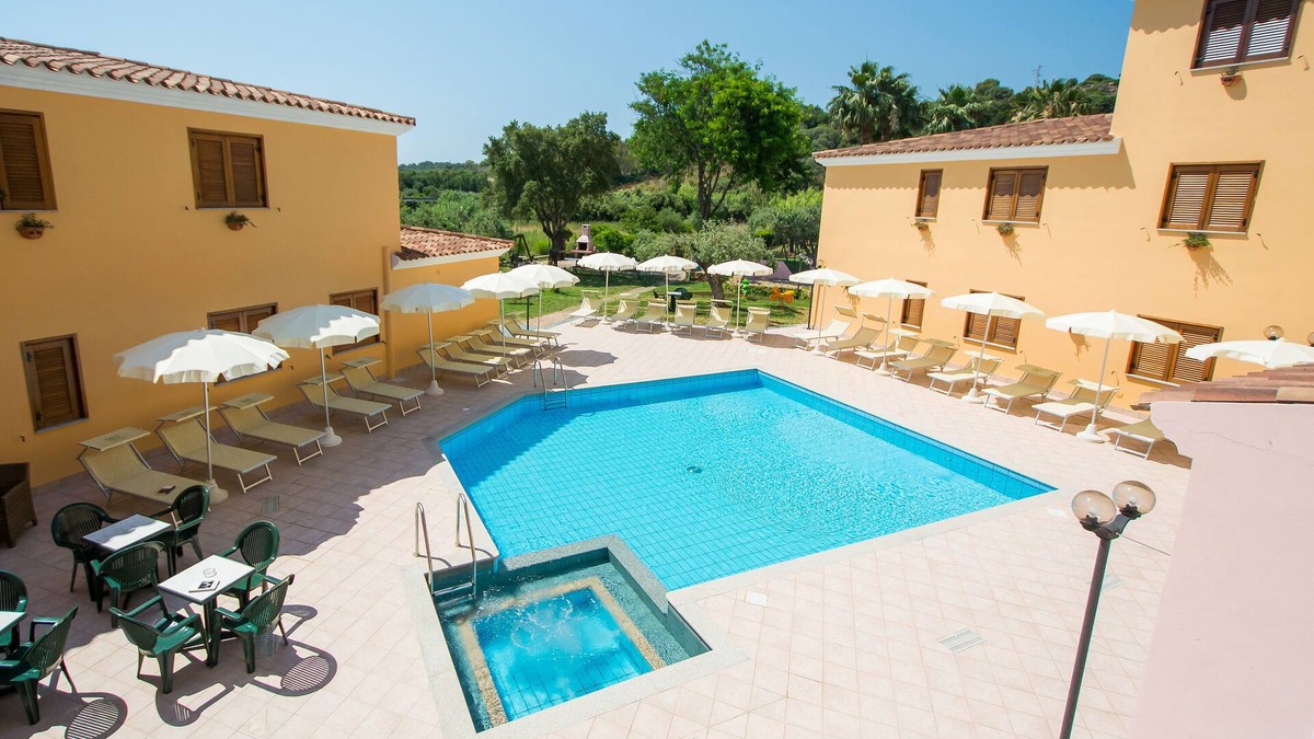 Sos Alinos Apartment | Cala Viola Trilo 1.5Km With Shared Pool, Orosei, Italy