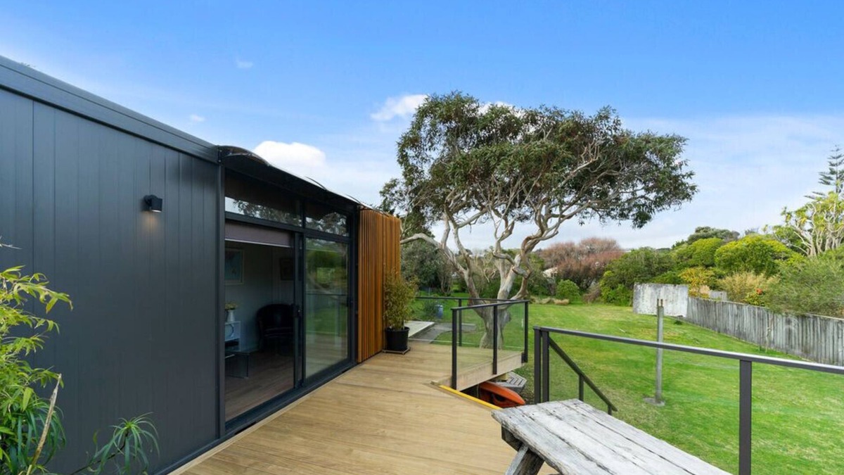 Waikanae Cottage | Calapso Cottage - Waikanae Beach Holiday Home
