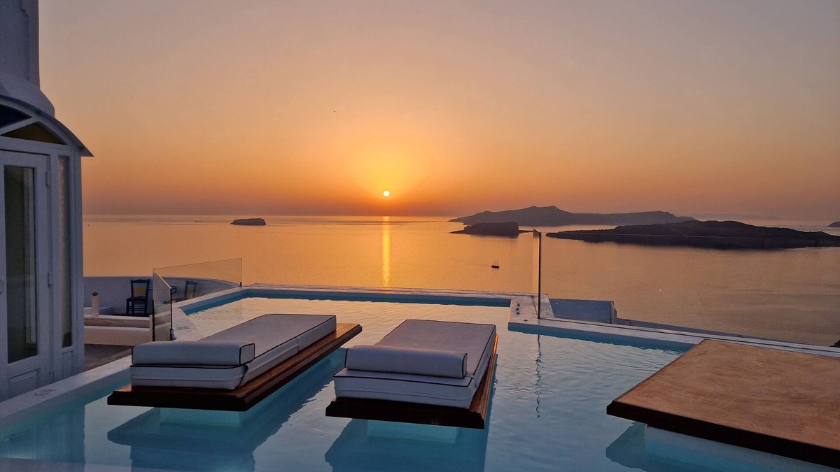 Megalochori Villa | Caldera View Private Villa with Private Pool/Heated Jacuzzi/Amazing Sunset