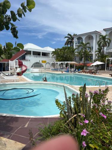 Summerfield Hotel | Caldo Tours Suite in Runaway Bay