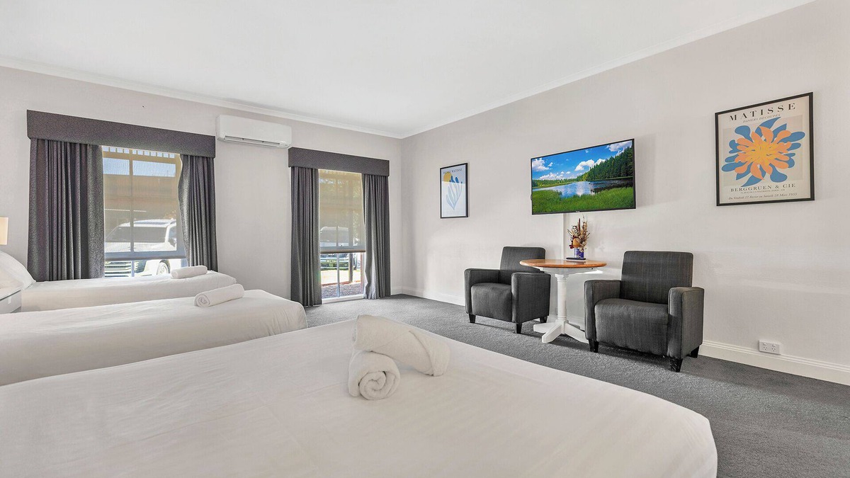 Echuca Hotel | Caledonian Hotel Motel
