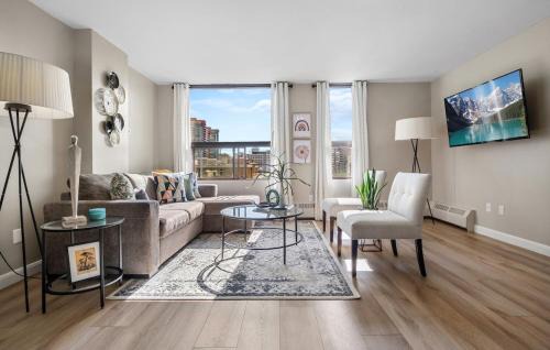 Connaught Apartment | Calgary Beltline - a stylish condo stay!