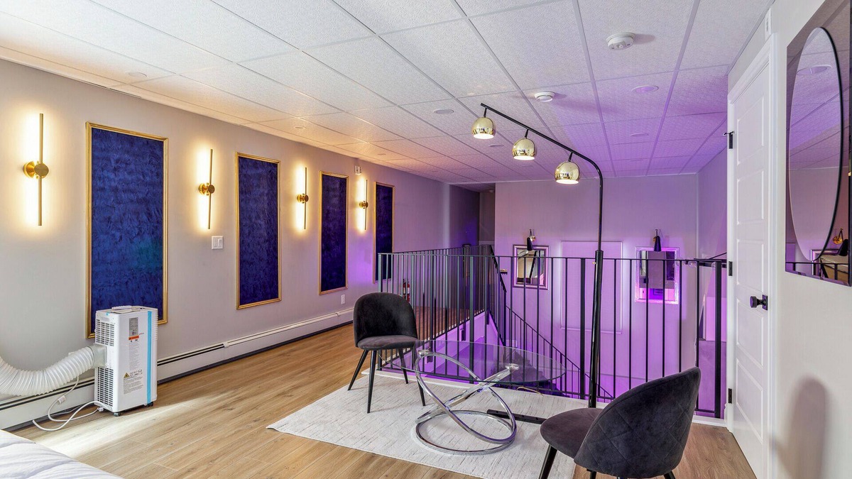 Tuxedo Park House | Calgary Finest Open Concept Loft near Downtown
