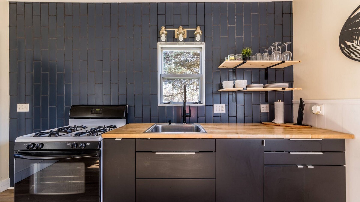Shiloh House | Cali Coast * Small home in quiet neighborhood