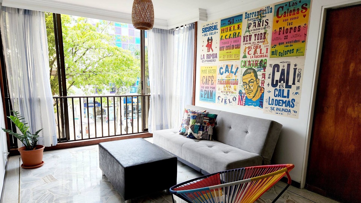 San Fernando Apartment | Cali, Colombia, spacious and cool apartment with parking/ wifi