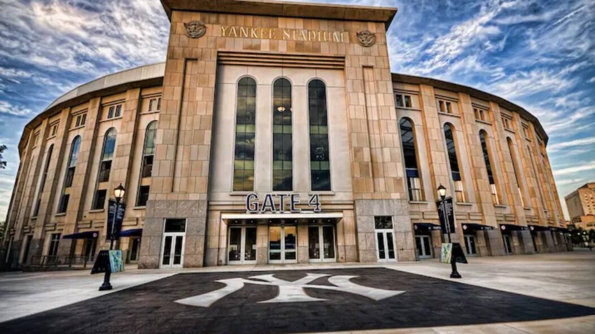 Highbridge House | Cali King 1bed/1bath Pre-War in front of Yankee Stadium