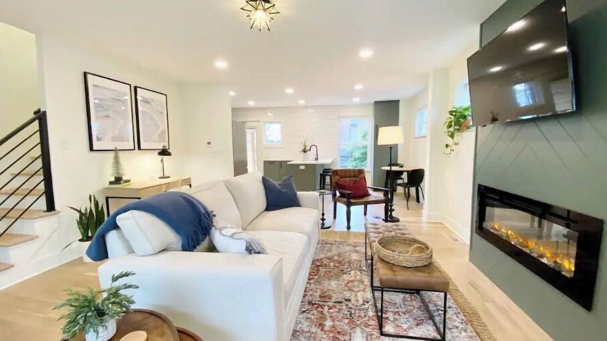 Grandview Heights House | 💫 Cali Style Townhouse - Mins to Everything💫