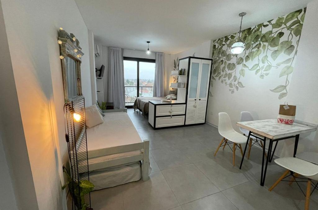 Remedios de Escalada Apartment | Calido,moderno depto con piscina, parking ,laundry