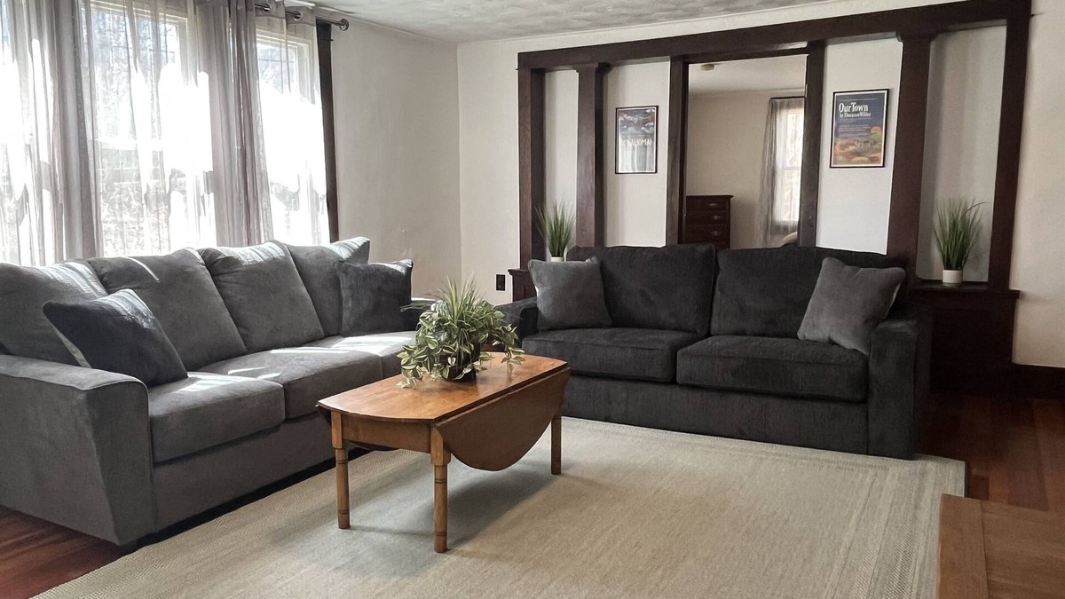 Oneonta Apartment | Calla Lily #1 - Oneonta Apartment close to downtown - 1 of 2 units
