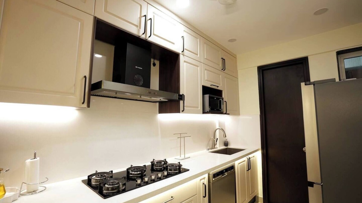 Nagpur House | Calm 2-bedroom townhome with AC, WiFi, homestay.