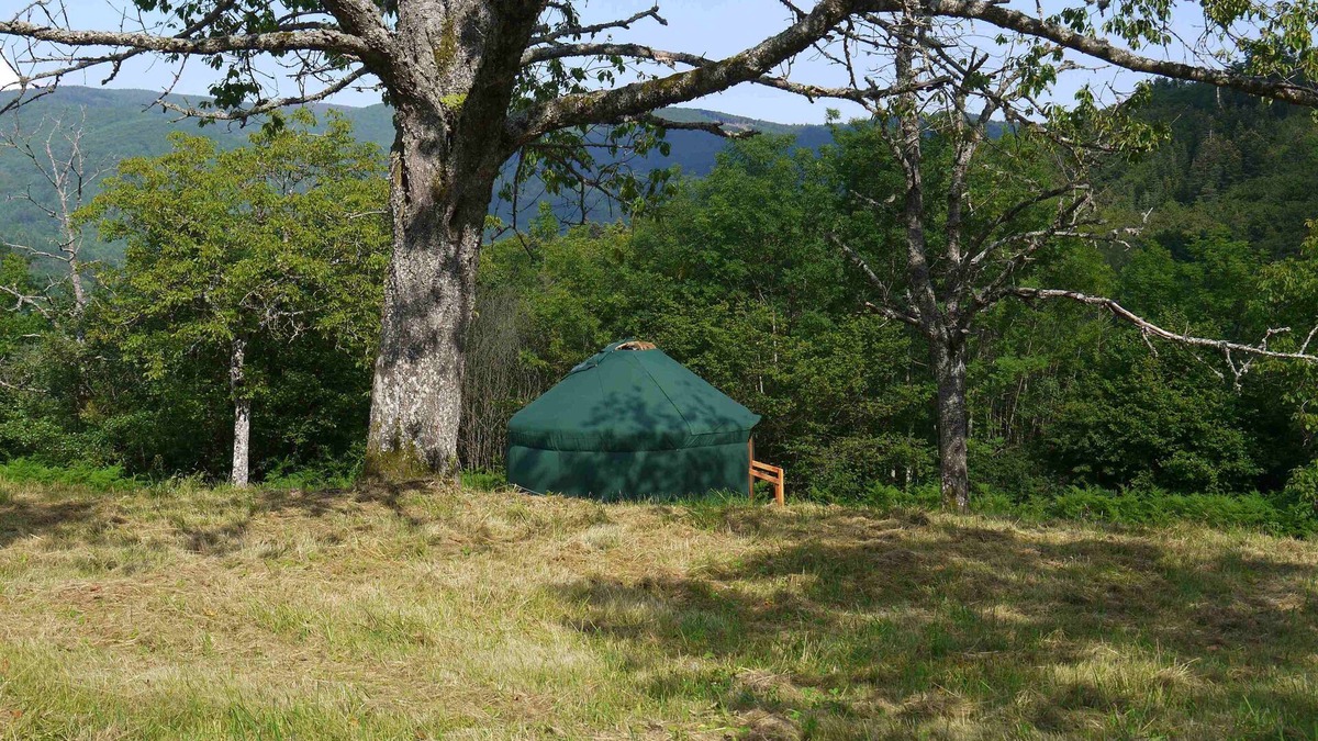 Laprugne Cabin | Calm and cocooning, the Marguerite yurt