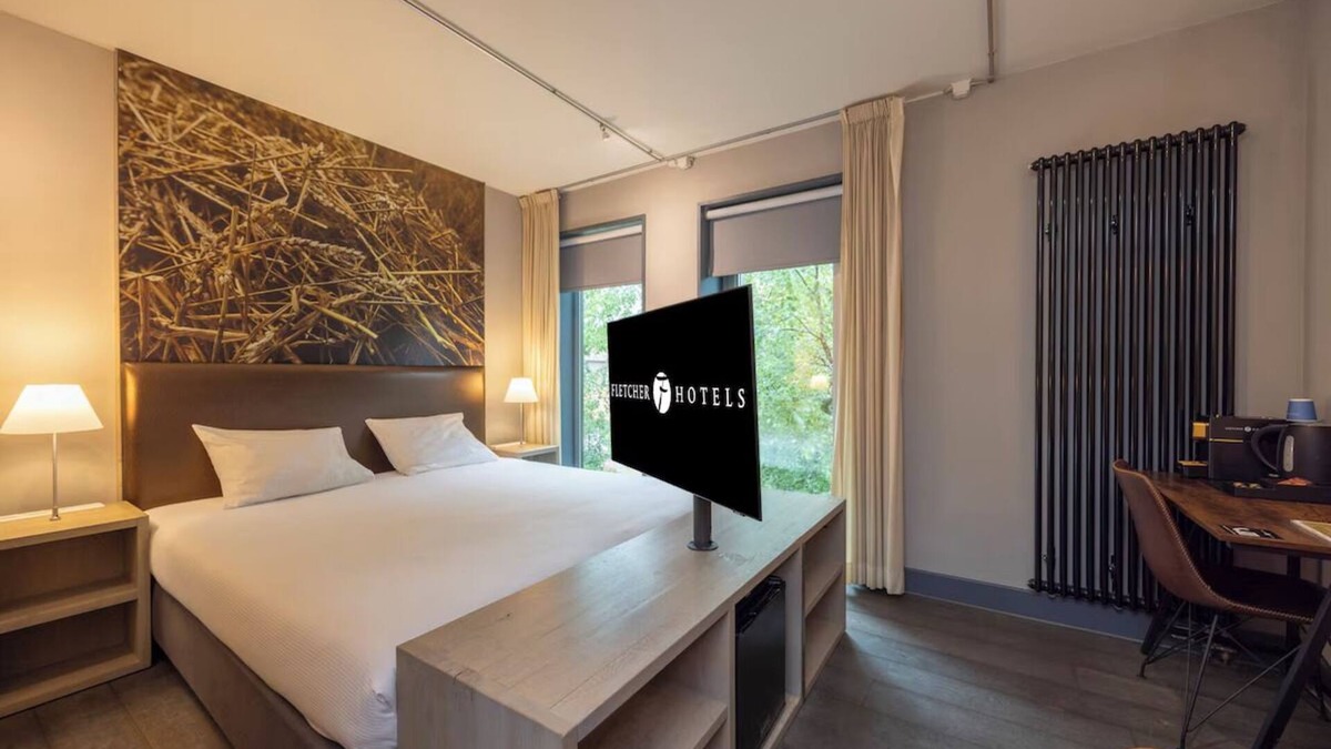 Coevorden Hotel | Calm and Quiet Estate Room Near WILDLANDS Adventure Zoo Emmen