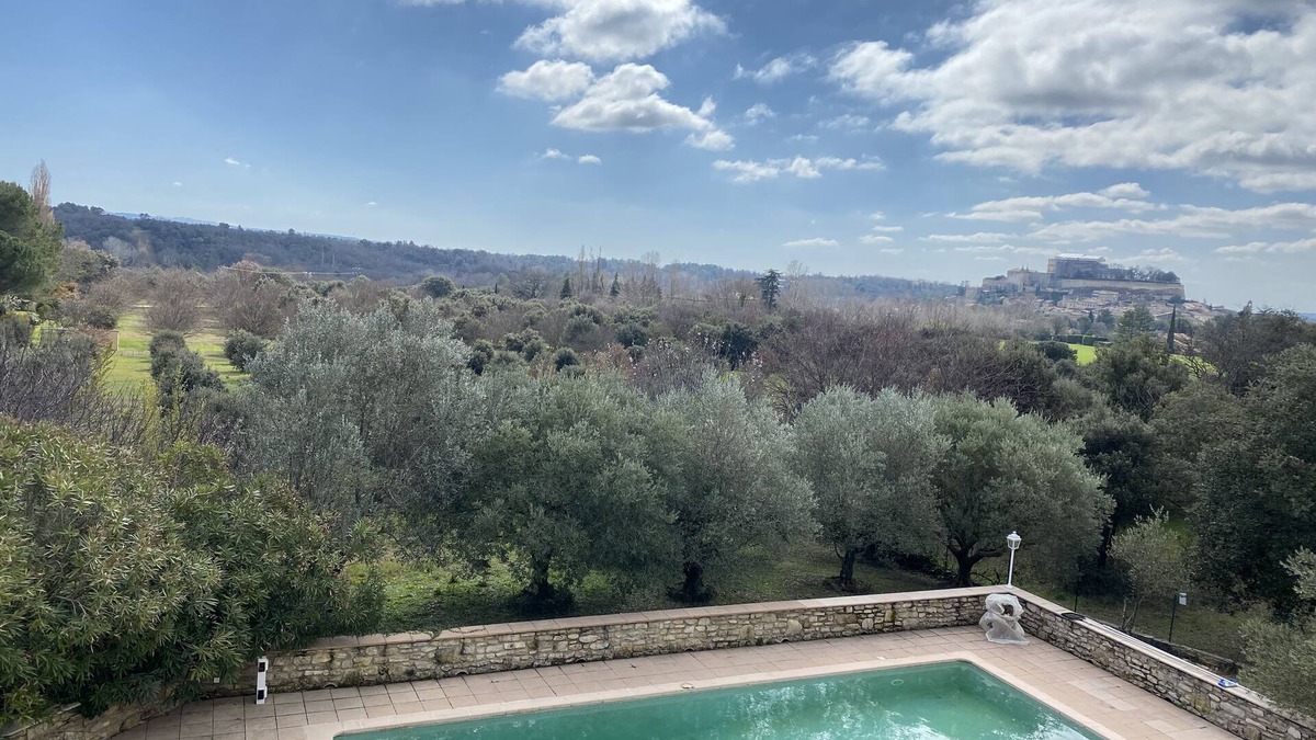 Grignan Apartment | Calm and relaxation with a view of the Château and listed village, L'OLIVIER