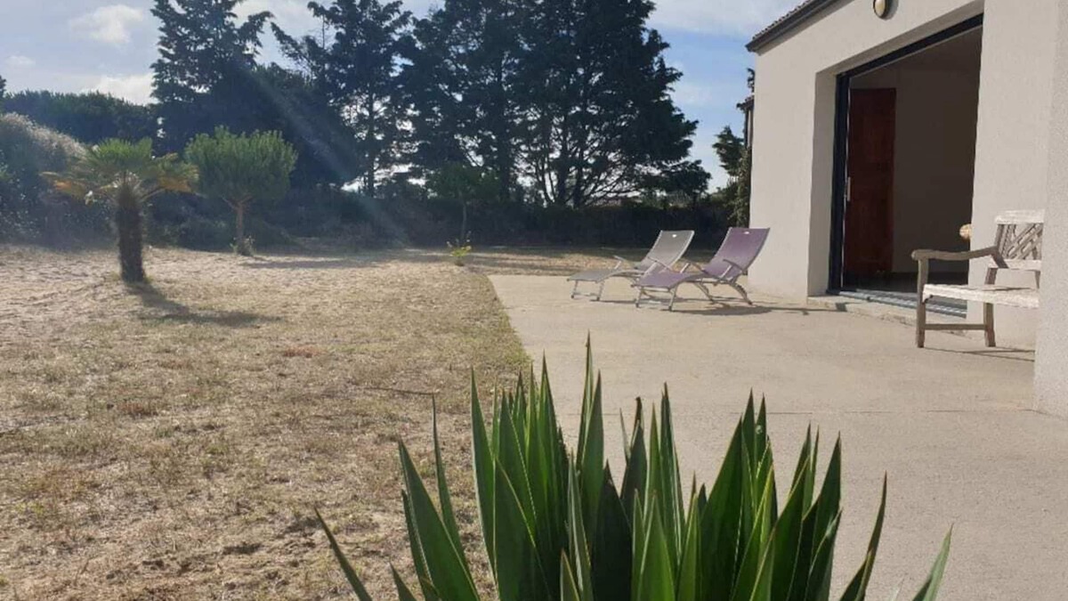 Saint-Jean-de-Monts House | Calm and Serenity: House with a peaceful gardenn