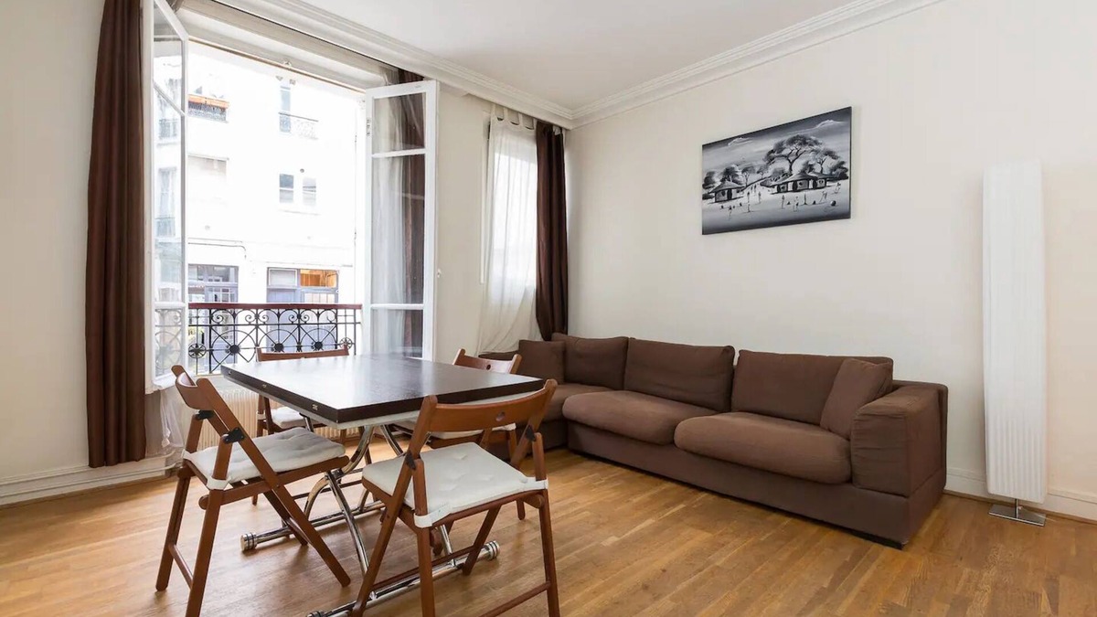 Batignolles Apartment | Calm Chateau location in the center of Paris - Ideal location