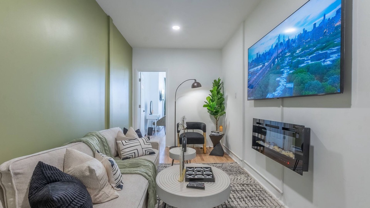 The Heights Apartment | Calm Cocoon by the Train+We Pay Half Your Parking, Sleeps 6! ✨20% OFF 7 days✨