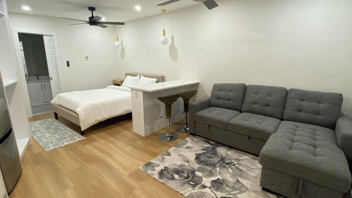Newton Apartment | Calm Corner Retreat: Calm Escape With Air Conditioning