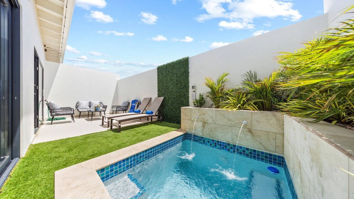 Ponton Condo | Calm & Cozy 2-Bedroom Island Retreat at Ponton Paradise 2 by Bocobay