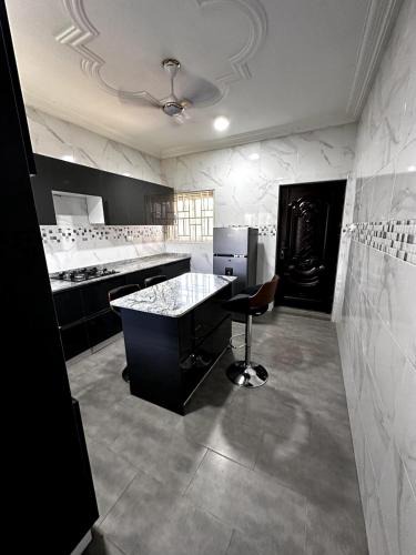 Aiyimensa Apartment | Calm & Cozy Stay in Oyarifa