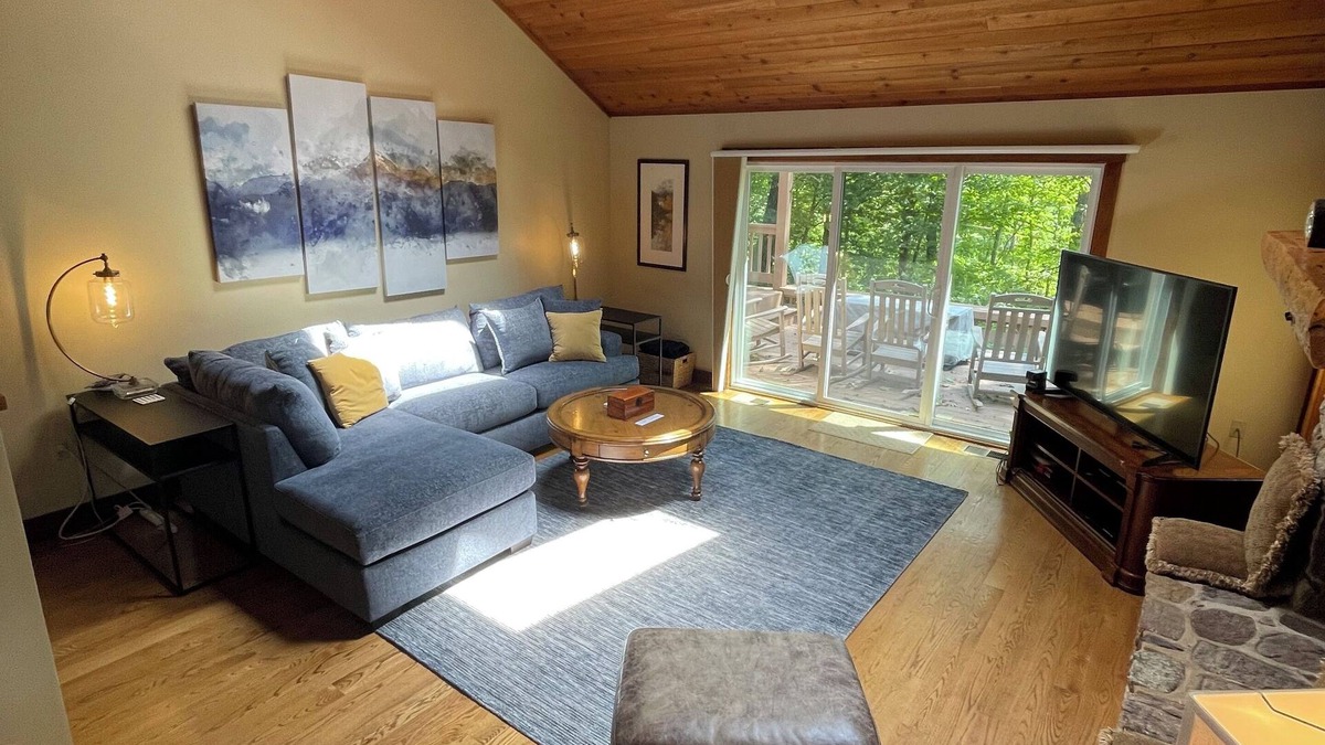 Nellysford House | Calm Creek Retreat - golf course view, spacious deck, open entertainment area!