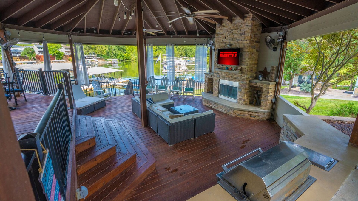 Sunrise Beach House | CALM, PEACEFUL COVE! Lakefront Oasis w/guest house + no stairs to huge dock!