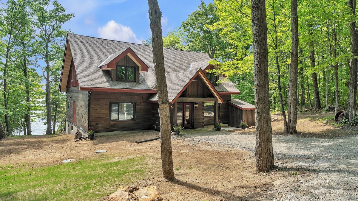 Central Frontenac House | Calm & Relaxing Lakehouse, Renovated to new cottage on Sharbot Lake