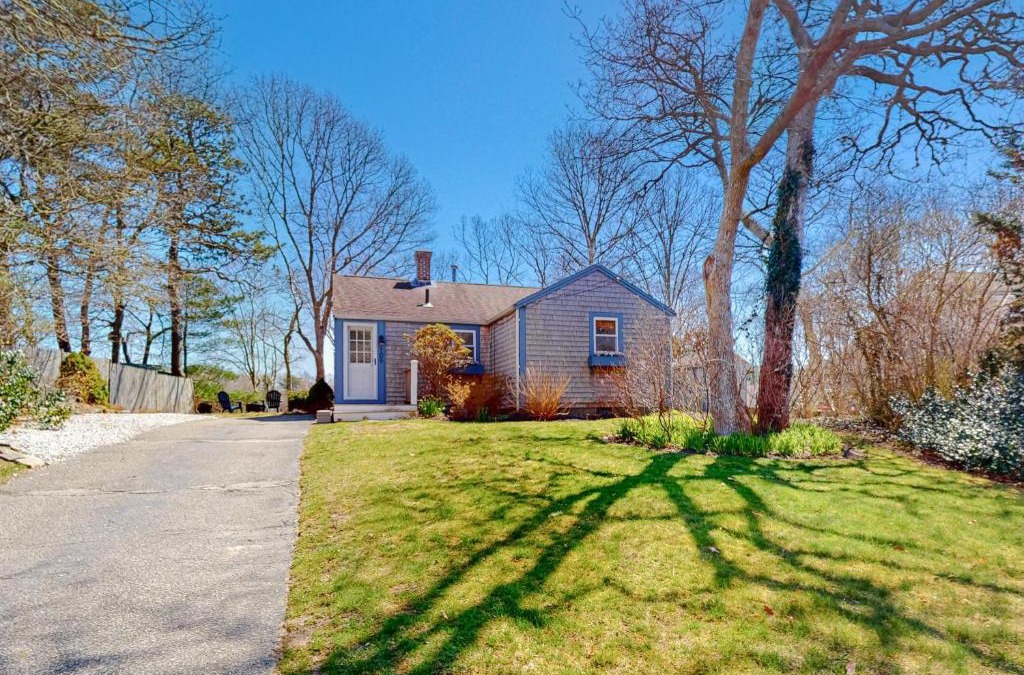 Cataumet House | Calm Waters