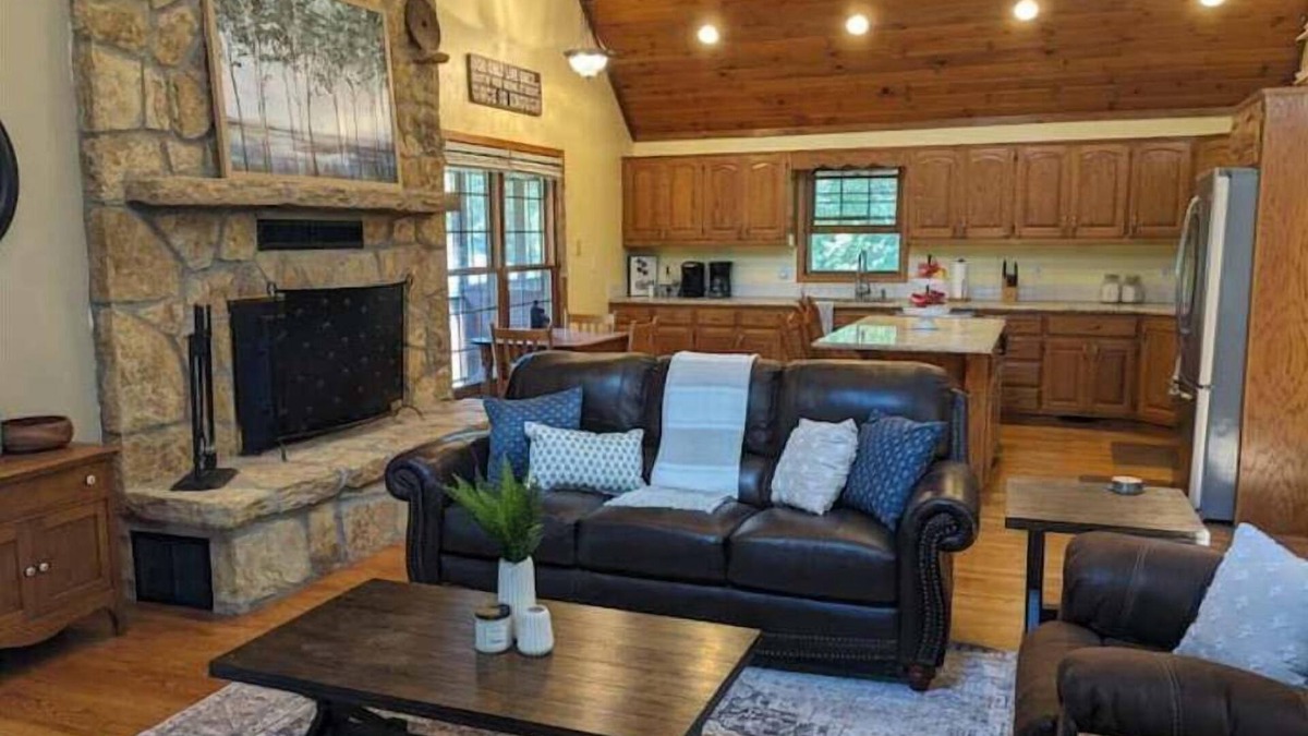 Grantville Cabin | Calming Cabin near Perry Lake