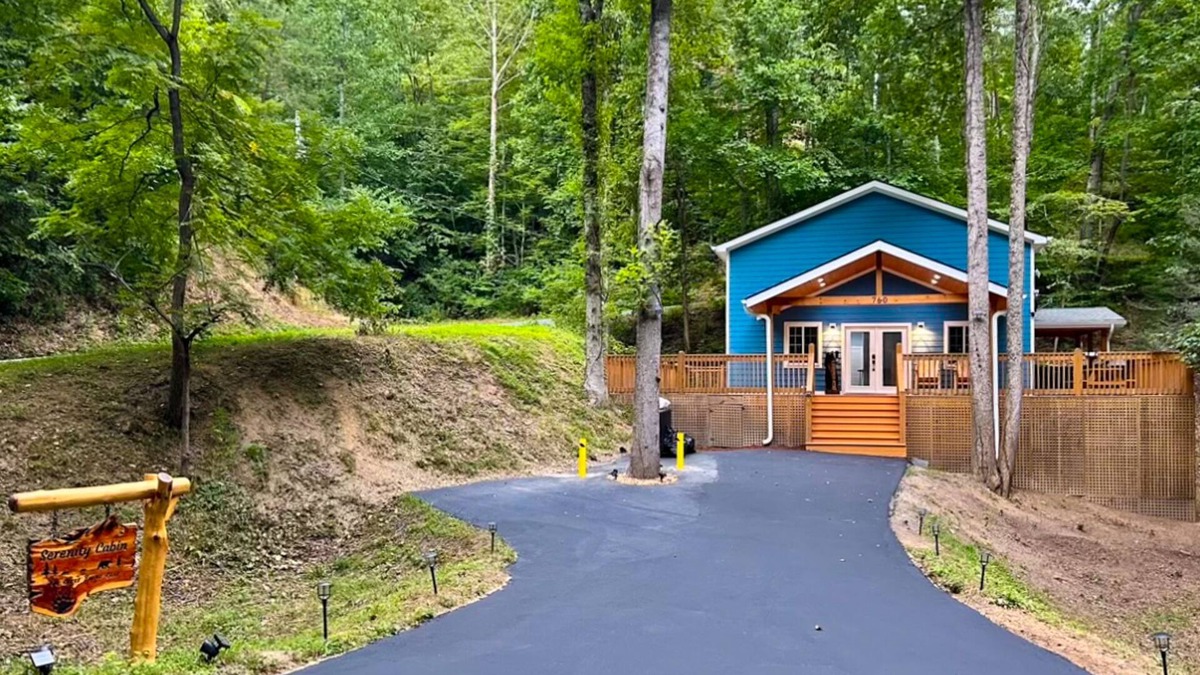 Gatlinburg - Pigeon Forge Cottage | Calming cottage with hot tub, Cozy fireplace, & Free Attraction Tickets