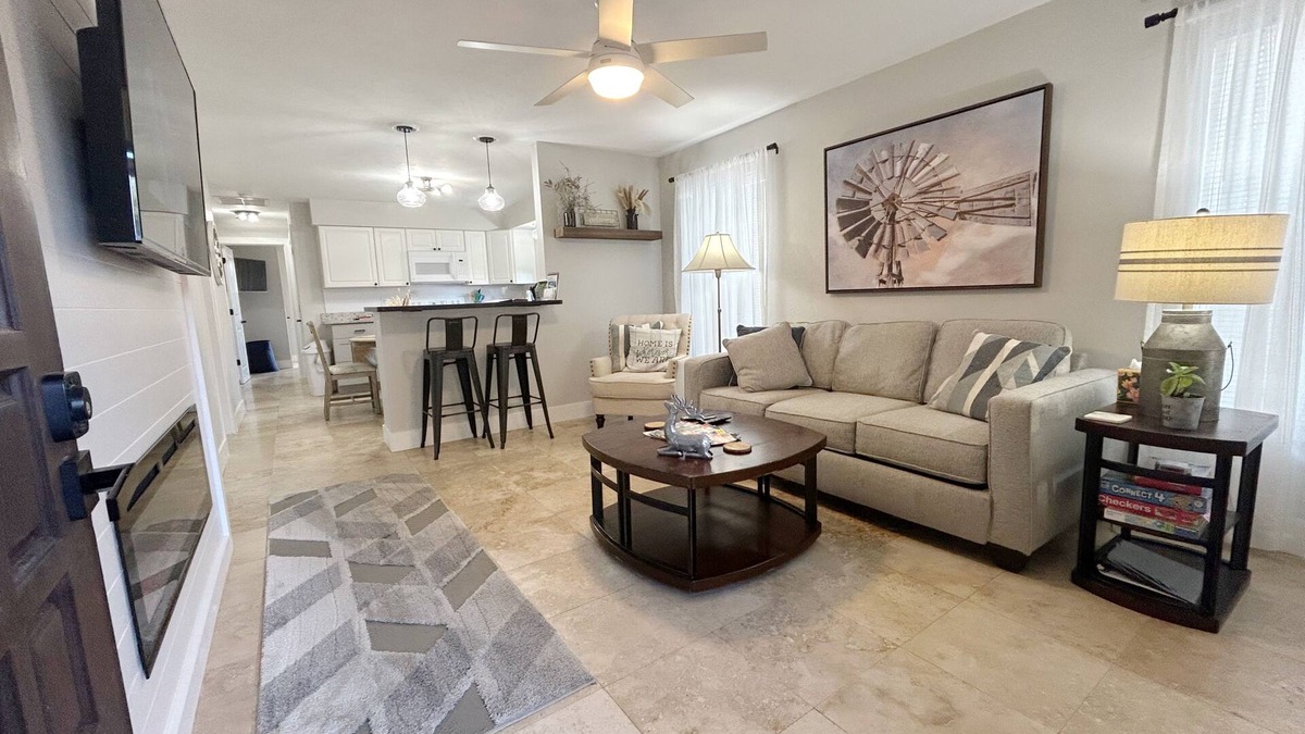 Olga Villa | Caloosahatchee Hideaway I, freshly updated, Family Friendly, Waterfront Home